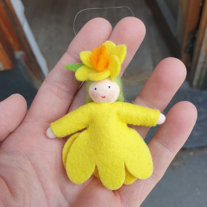 Hovedbilde Ambrosius figur hengende påskelilje